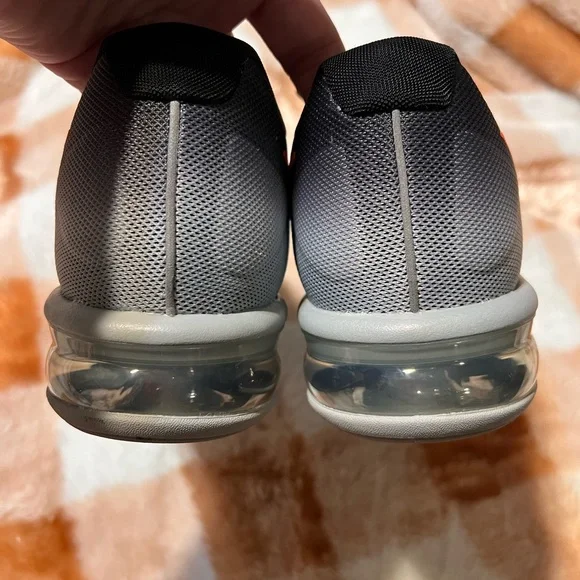 Nike Airmax  *mismatched* - Picture 5 of 8